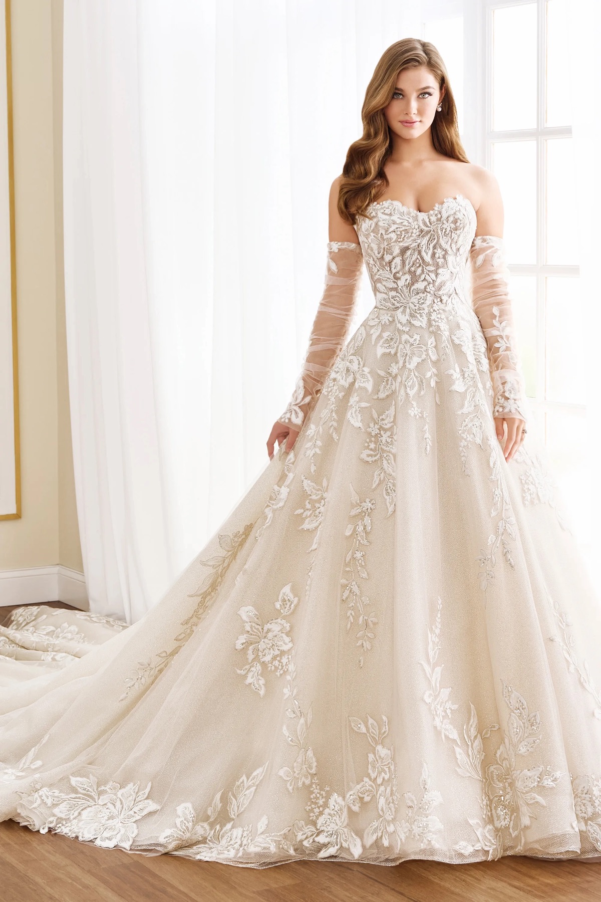 MT9102 Amarílis - Martin Thornburg Wedding Dress - White Rose Bridal Newark NJ